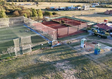 COMPLEJO DEPORTIVO EN SANTA ROSA/ OPORTUNIDAD DE INVERSION 